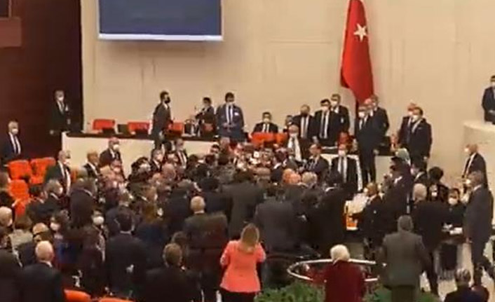 TBMM'de kavga! Oturuma ara verildi