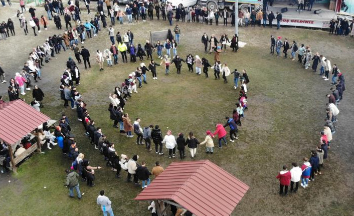 Bolu'da Trabzonsporlu taraftarlar hamsiye doydu