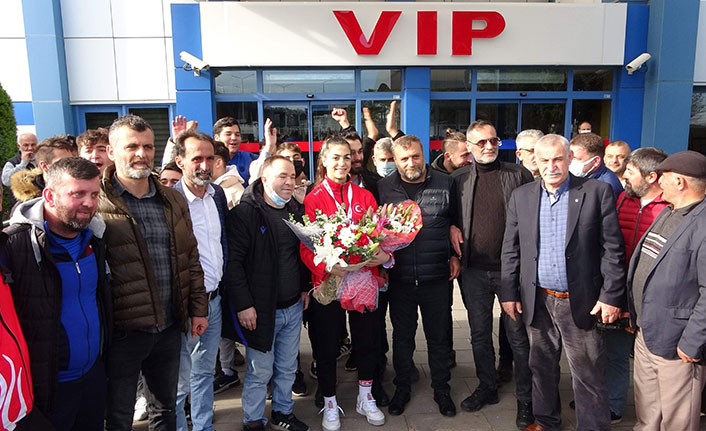 Trabzon'da Tuğçe Bektaş'a coşkulu karşılama