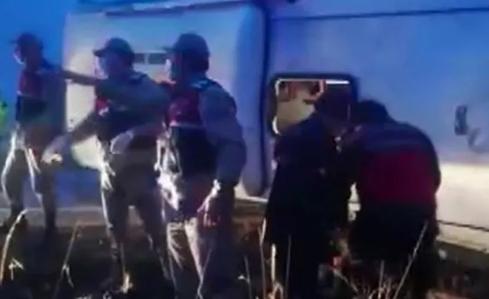 Amasya'da yolcu otobüsü devrildi!