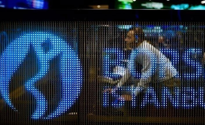 Borsa İstanbul'da BIST 100 endeksi yeni güne rekorla başladı. 15 Aralık 2021