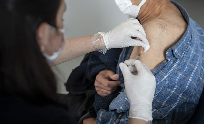 Aşı merkezlerinde 'hatırlatma dozu' yoğunluğu yaşanıyor