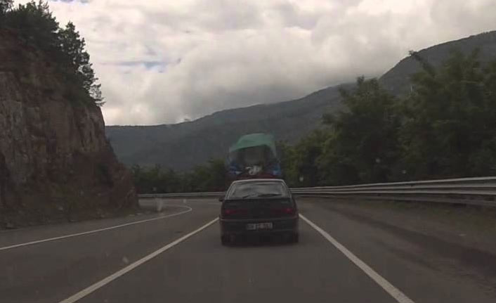 Hopa-Borçka-Artvin yolunda çalışmalar Karayolları Genel Müdürlüğü'nce sürüyor