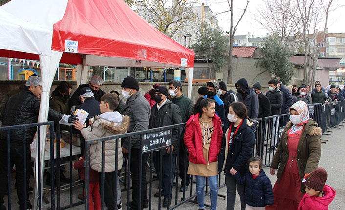 Manisa'da Trabzonsporlulardan hamsi festivali