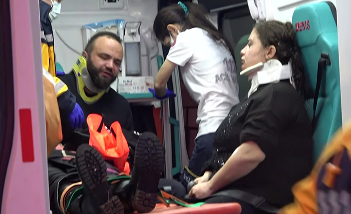 Amasya'da tur midibüsü devrildi: 28 yaralı