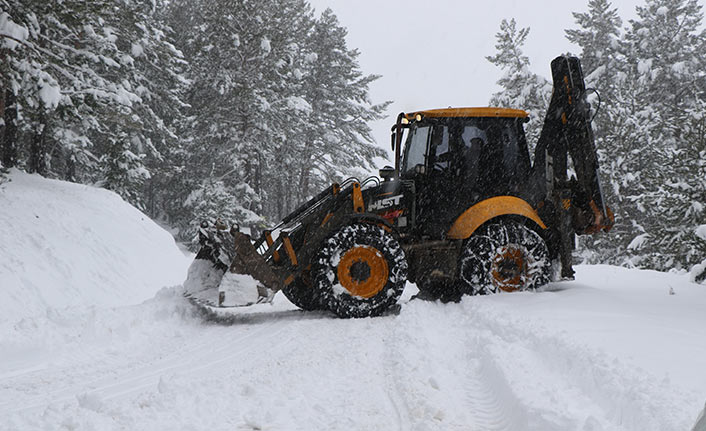 Bayburt’ta kardan kapalı köy yolu kalmadı