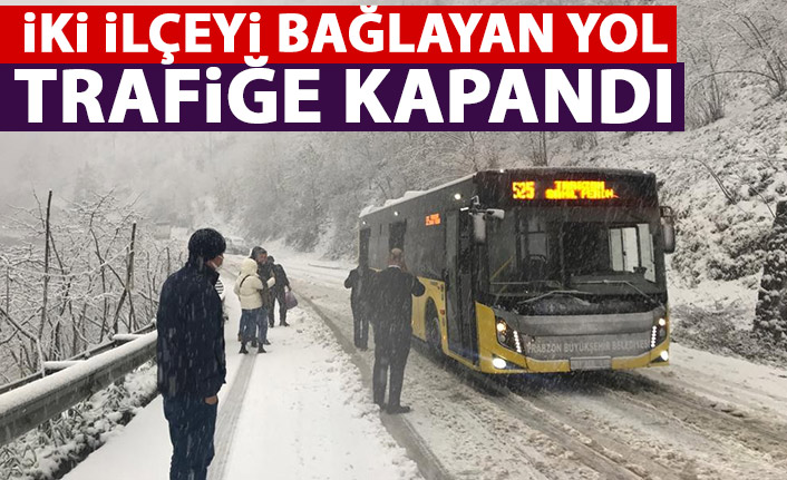 Trabzon'da iki ilçeyi bağlayan yolda kar işkencesi
