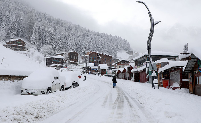 Karadeniz'de kar nedeniyle 404 köye ulaşım sağlanamıyor
