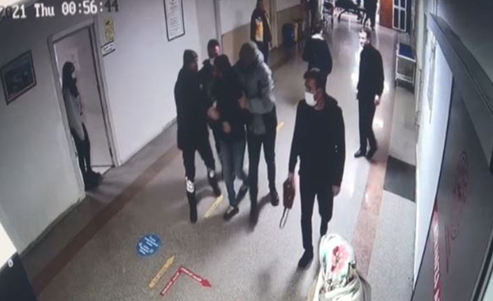 Gümüşhane'de hasta yakını, doktorun üzerine yürüdü