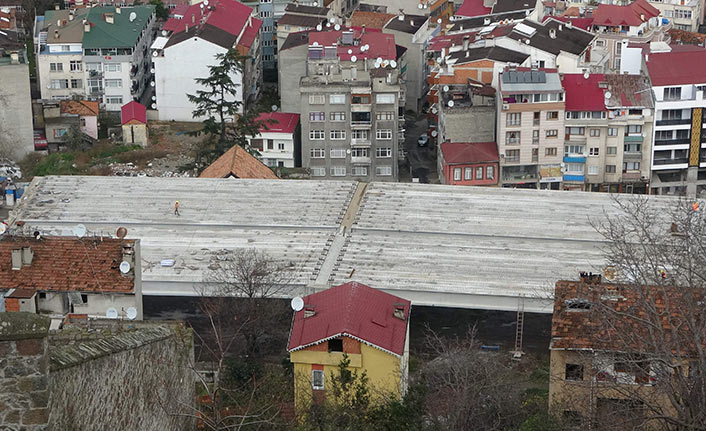 Trabzon'da Kanuni Bulvarı'nda viyadük tabliyeleri yerleştiriliyor