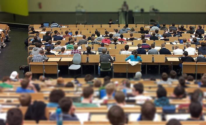 Omicron varyantı online eğitime geri döndürüyor