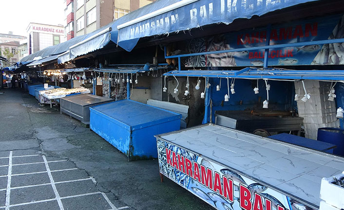 Trabzon'lu balıkçılar sezon bitmeden tezgahlarını kapatmaya başladılar