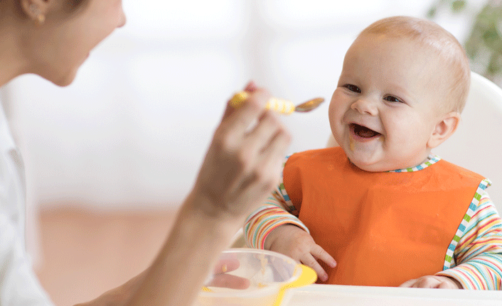Bebeklerde ek gıdaya ne zaman geçilmeli? İşte cevabı...