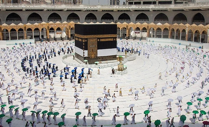 Kabe ve Mescid-i Nebevi'de sosyal mesafe uygulaması