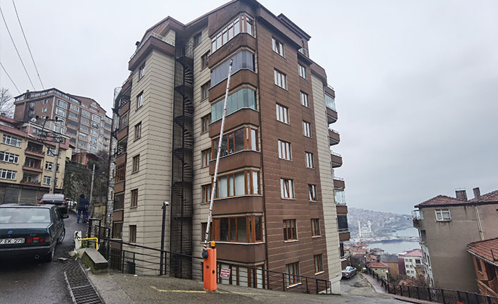 Diş hekimi evinde ölü bulundu