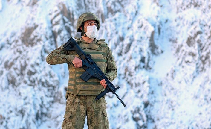 Mehmetçik yeni yıla vatan için elleri tetikte girdi