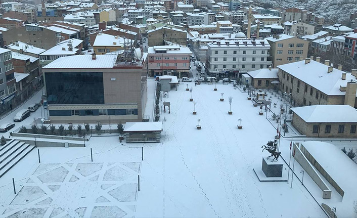Bayburt yeni yıla karla uyandı