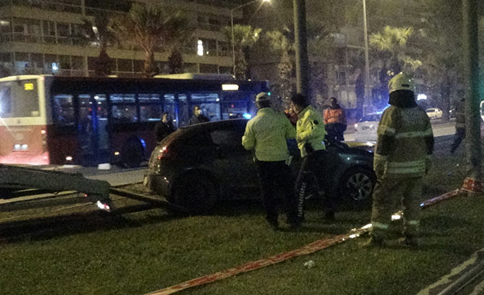 Kontrolden çıkan araç direğe çarptı: 4 yaralı