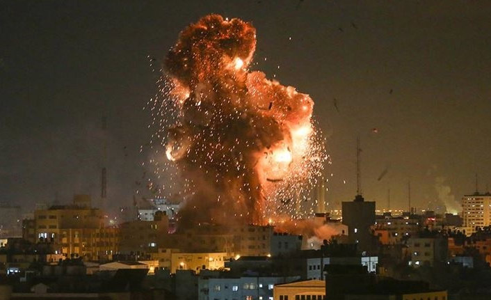 İsrail'den Hamas'a ait askeri noktaya saldırı