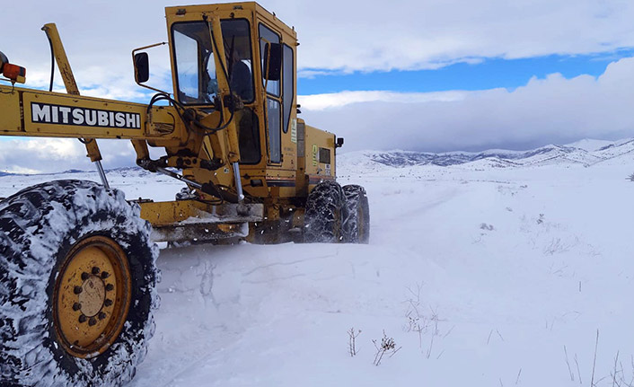 Gümüşhane’de Kar Yağışı 62 Köy Yolunu Ulaşıma Kapattı