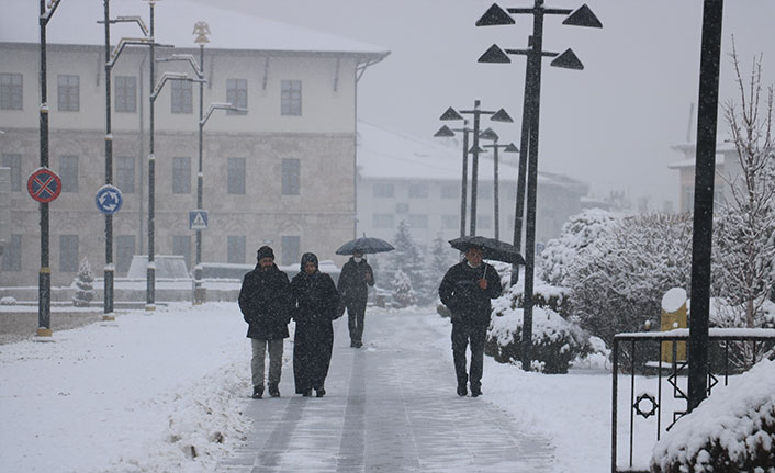 Sivas’ta 267 köy yolu kapandı çalışmalar sürüyor