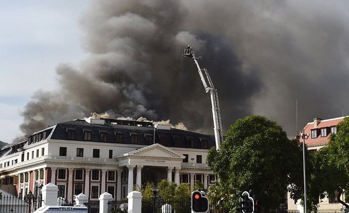 Güney Afrika Parlamentosu'nda yine yangın çıktı