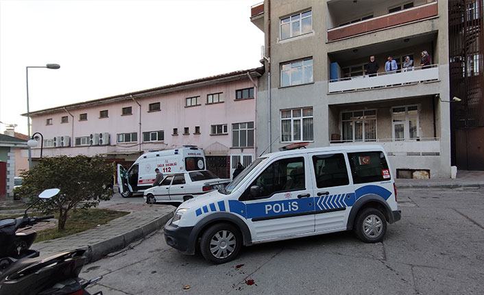 Beton zemine düşen yaşlı adam ağır yaralandı