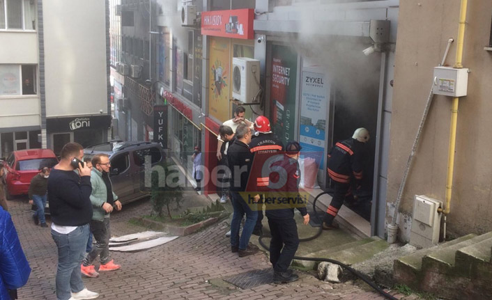 Trabzon'da korkutan yangın! Teknoloji mağazasından dumanlar yükseldi