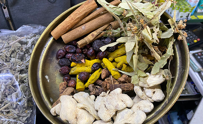 Grip ve soğuk algınlığına karşı aktarın yolunu tuttular