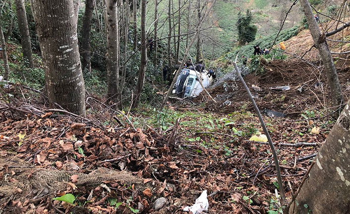 Rize'de beton mikseri uçuruma yuvarlandı