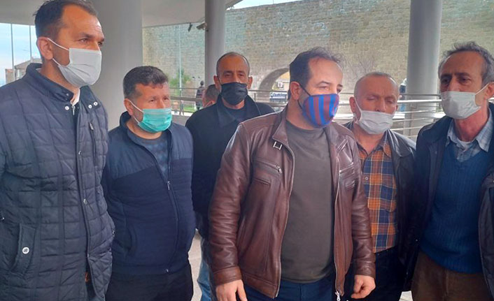 Akçaabat Minibüs esnafı isyanda! Büyükşehir Belediyesinin kapısında bekliyorlar - 11 Ocak 2022