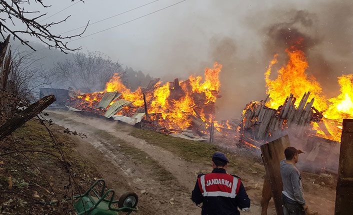 Kastamonu’da sebebi bilinmeyen yangın