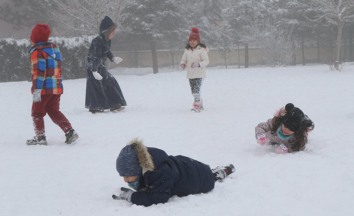  Bayburt’ta eğitime 1 gün süreyle kar tatili