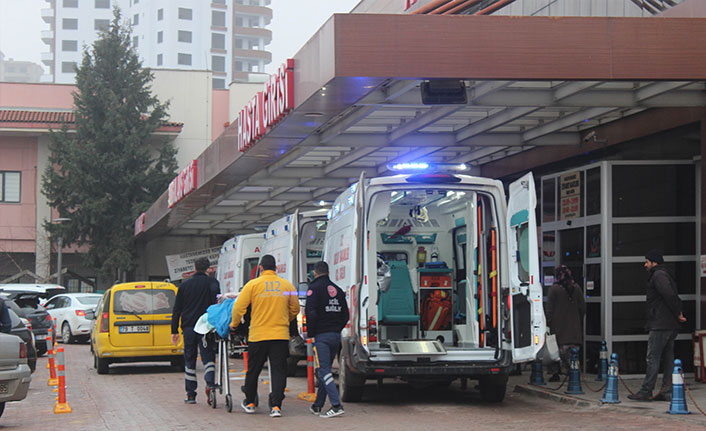 Türkiye'ye kaçak geçiş yapmak isteyen 2 kişi mayına bastı