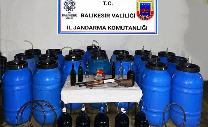 Balıkesir'de kaçak içki operasyonu