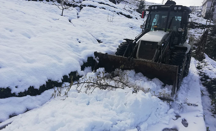 Trabzon’da Karla Mücadele Devam Ediyor: 20 Mahalle Yolu Açılacak