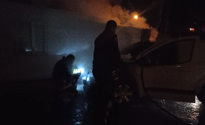 Park halindeki araç yandı