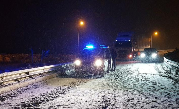 Bayburt’ta kar, tipi ulaşımı aksatıyor