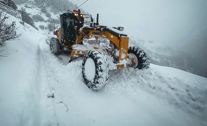 Doğu Karadeniz’de 785 köy ve mahalle ulaşıma kapandı