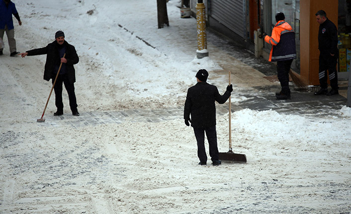 Gümüşhane’de yoğun kar yağışı etkili oldu