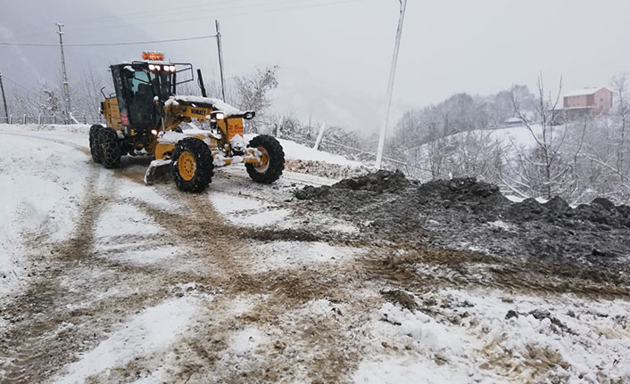 Türkeli'de köy yolu çöktü