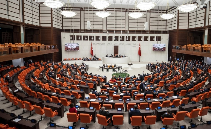 Memur ve emekliye ek zammı da içeren teklif yasalaştı