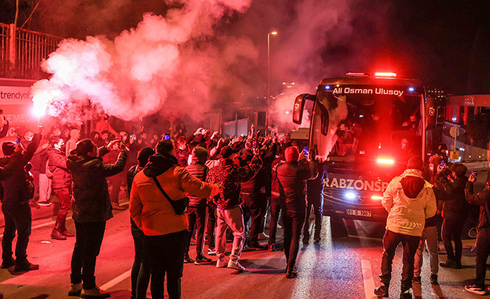 Galatasaray ile karşılaşacak Trabzonspor, İstanbul'da coşkuyla karşılandı.