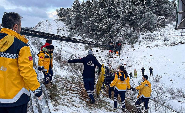 İstanbul'da yolcu otobüsü şarampole yuvarlandı: 2 ölü 10 yaralı