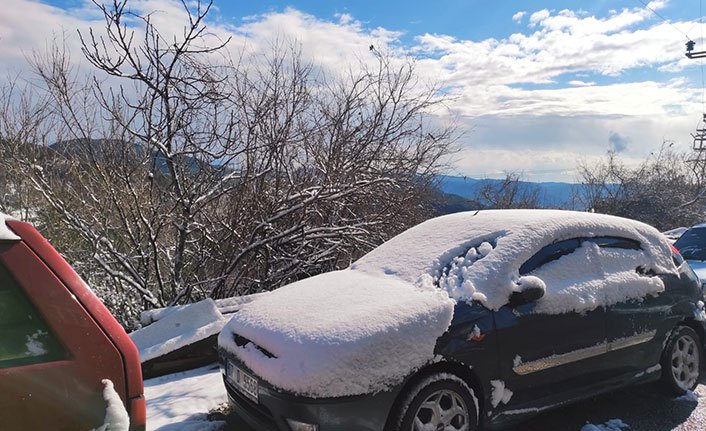 Manavgat'ta araçlar yolda mahsur kaldı