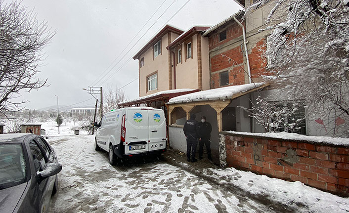 Isınmak için yaktıkları mangal kömürü sonları oldu 2 ölü