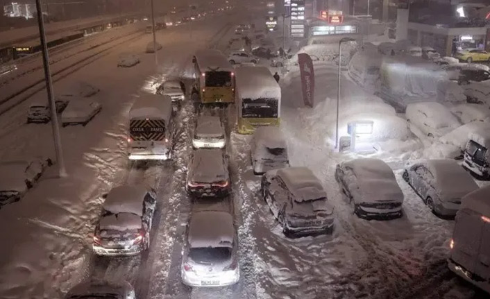 İstanbul'da özel araçların trafiğe çıkışı yasaklandı