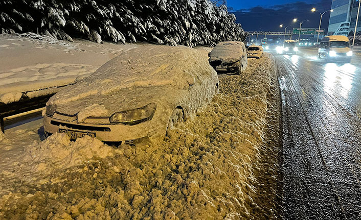 Basın Ekspres'te geceyi araçlarında geçirdiler