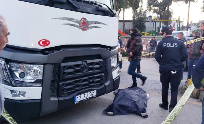 Feci kaza; tır çarpan yaşlı adam olay yerinde can verdi