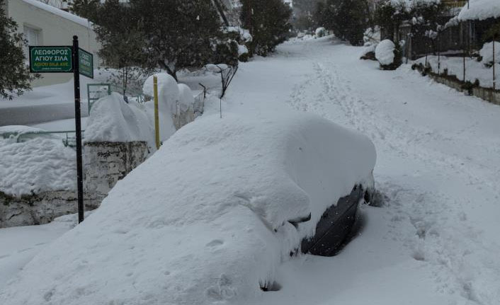 Yunanistan'da karda mahsur kalan sürücülere 2 bin euro